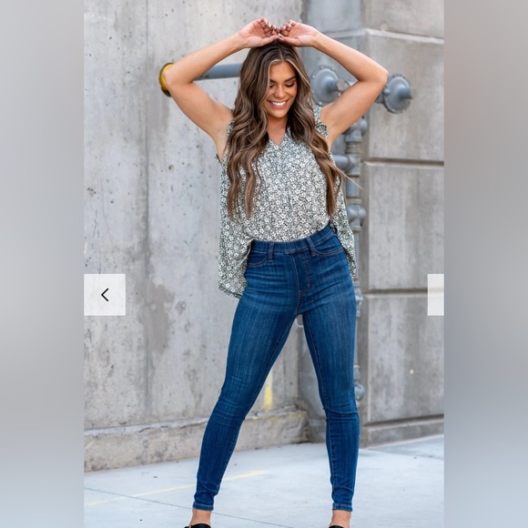 Judy Blue HIGH RISE PULL ON SKINNY - Picture 1 of 9